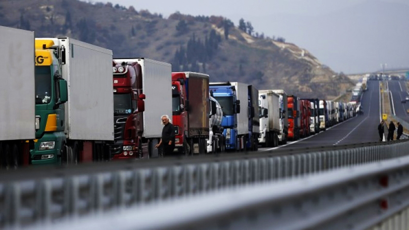 Опашка от камиони на магистралата за Румъния